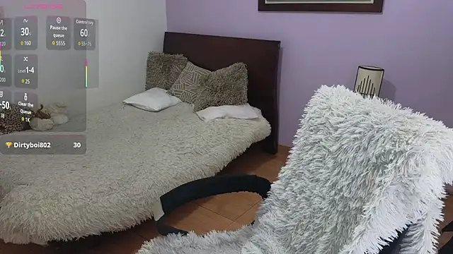 mirandahabach333 online show from April 8, 10:00 pm