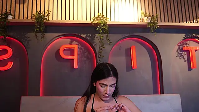 Ariaa Isabell online show from May 20, 6:47 pm