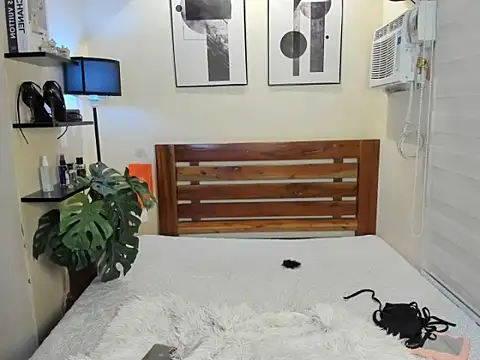 Sluttgwen69 online show from November 3, 3:44 pm