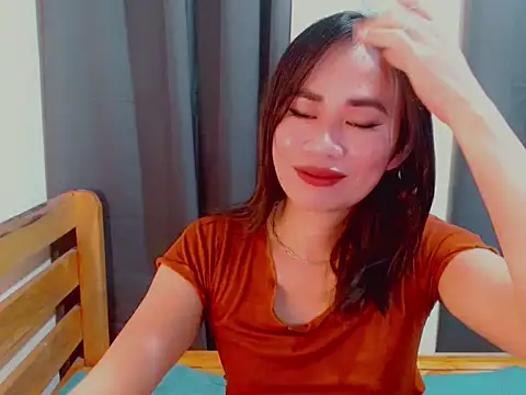 ursweet yummy online show from November 18, 4:18 pm