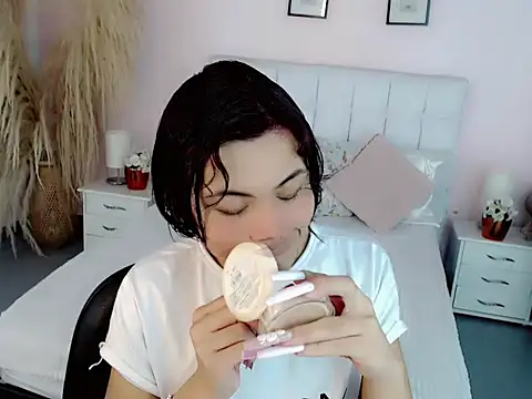 nathalialoes1 online show from November 15, 7:23 pm