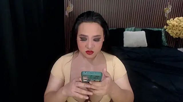 Hotcum ella online show from September 8, 11:47 pm