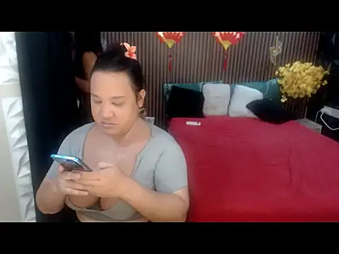 Hotcum ella online show from September 22, 11:54 pm