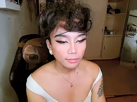 YourNikkieXxx online show from November 3, 4:06 pm