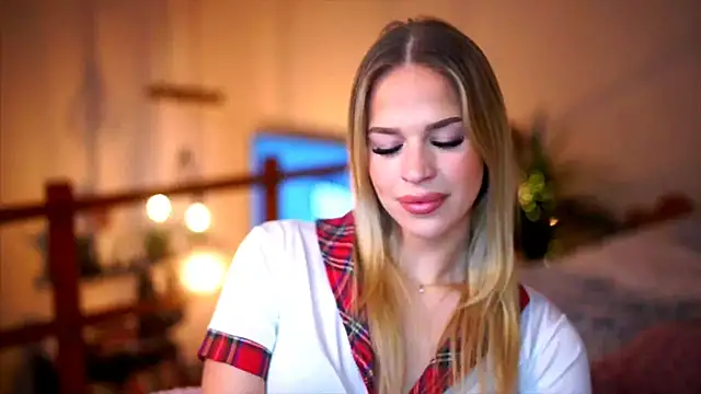 Emilyvanroessel online show from November 2, 7:45 pm