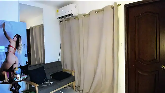 zou quira online show from February 20, 1:35 pm