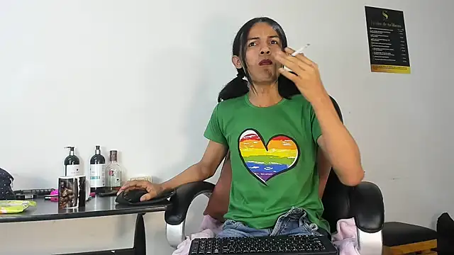 Aisha hotts777 online show from November 28, 4:25 am