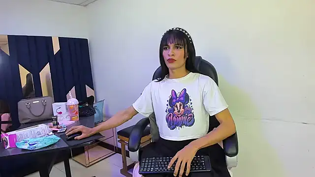 Aisha hotts777 online show from April 11, 9:24 am