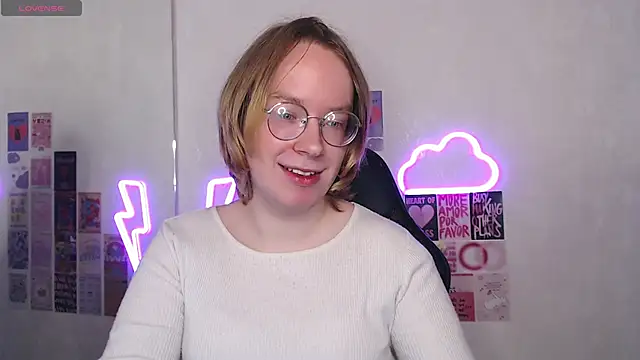 Amanda Butlerr online show from April 6, 10:37 am