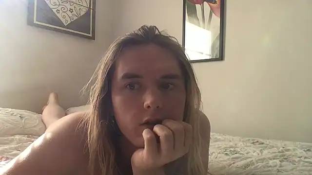 Elliebell online show from November 12, 6:51 pm