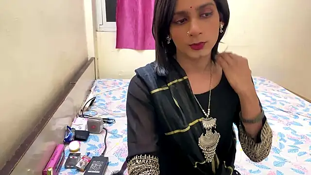 Snapshot of LuvLayla chatting on October 4, 4:30 pm LuvLayla online show from October 4, 4:30 pm