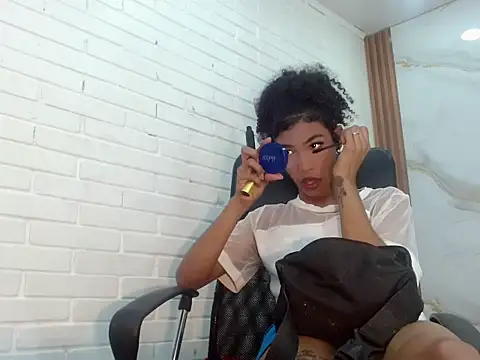 Penelopee Rouse online show from November 5, 7:58 pm