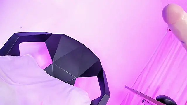 francesca suzett  online show from October 9, 7:04 pm