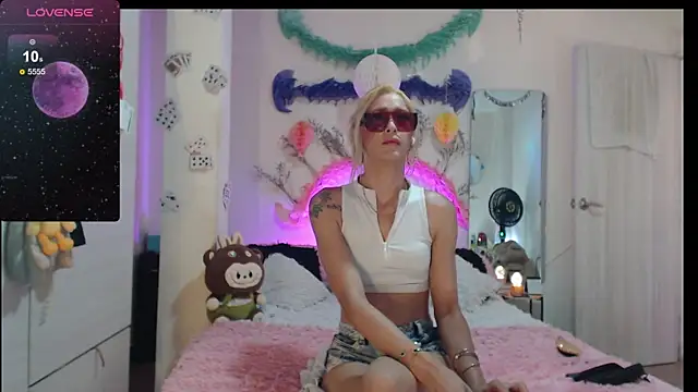 danny 1hotcute online show from July 7, 4:33 pm
