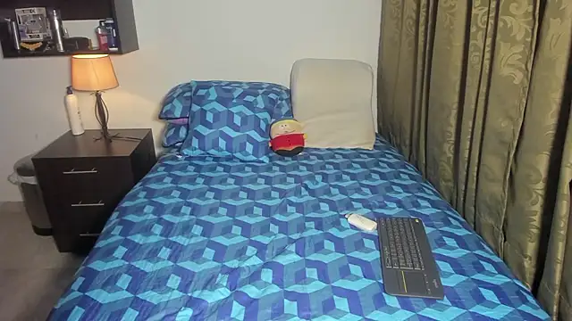 urLittlesissy online show from March 19, 3:50 am