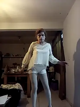 Snapshot of transreyna chatting on February 13, 11:06 am transreyna online show from February 13, 11:06 am