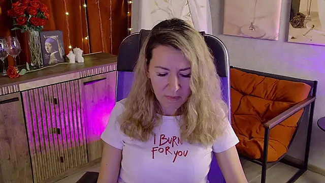 DonnaSmitth online show from May 25, 6:48 pm