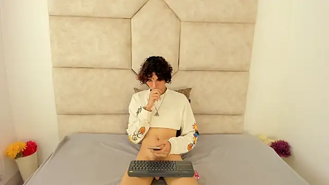 Scaarlett 22  online show from October 8, 5:25 pm