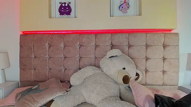 Naya Velvet online show from November 28, 9:16 pm