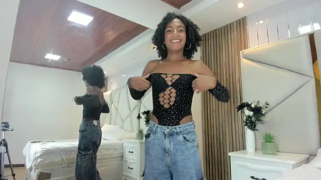 rebeca brown  online show from February 13, 12:01 pm