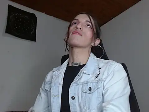 Scarlett crastrawberry online show from April 20, 10:00 pm