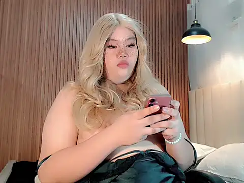 Dangerous Womanx online show from November 15, 6:28 pm