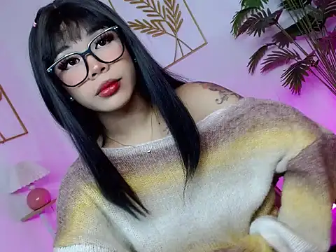 slutty lauraxxx online show from April 11, 3:56 am