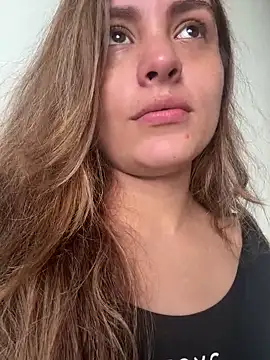 miaferrer777 online show from April 17, 9:38 pm