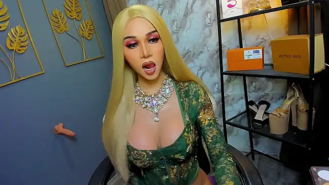 CelinaWintour online show from March 21, 2:46 am