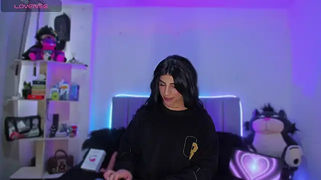 Emily pena online show from December 18, 7:52 pm