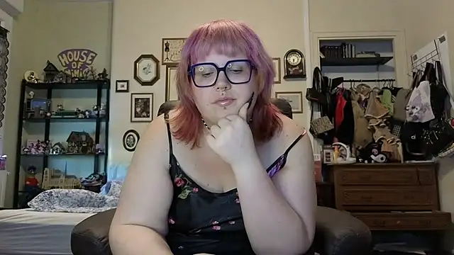 ProfaneHekate online show from June 17, 6:31 pm