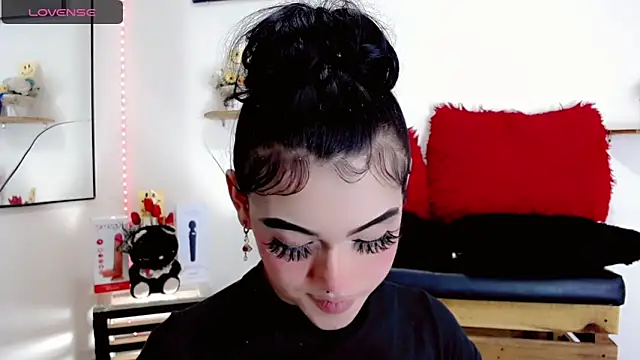 NathalialLooes online show from February 19, 4:53 am