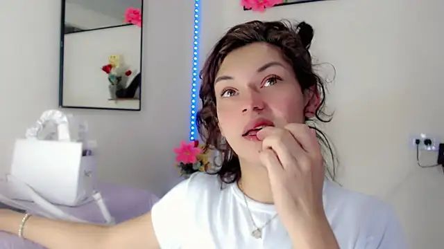 NathalialLooes online show from May 24, 4:20 am