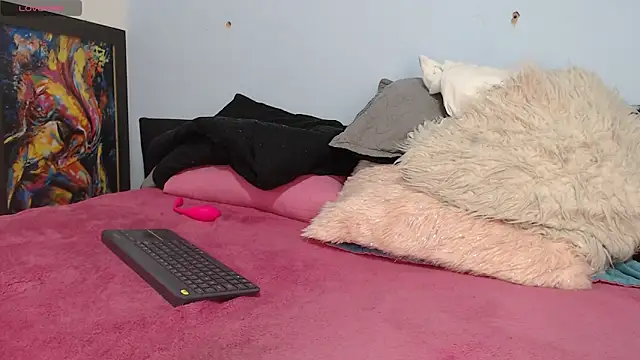 kaylaMinov  online show from April 7, 7:26 pm