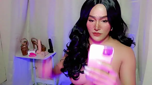ChloeAsian online show from May 22, 11:17 am
