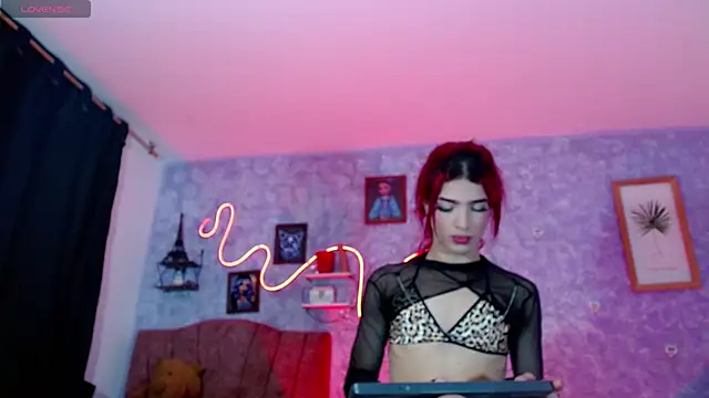 Everlin  Hot  online show from March 8, 2:04 am