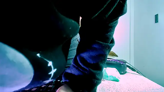 MEW ALIX online show from March 25, 1:27 pm