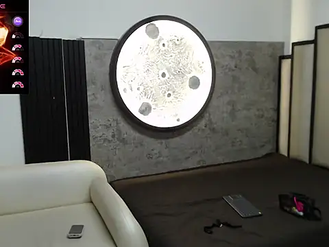 Philipp-Jones online show from February 20, 12:18 pm