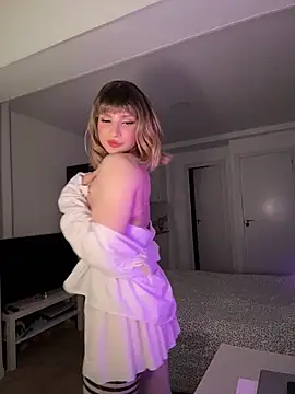 Julia SweetBaby online show from March 3, 3:30 pm