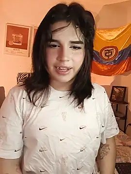 Daniellesins1 online show from June 27, 7:13 am