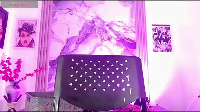 Aranza Dollts online show from April 6, 7:25 pm