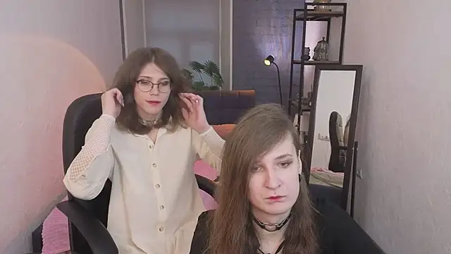 ZoriaLovesLuna online show from April 8, 6:47 am