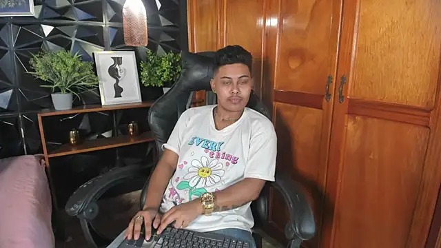 Noha  scott online show from March 28, 2:08 pm