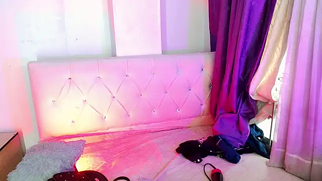 isadoraqueeen online show from April 14, 8:14 pm