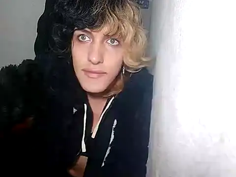 MakiMorningstar online show from April 15, 3:45 am