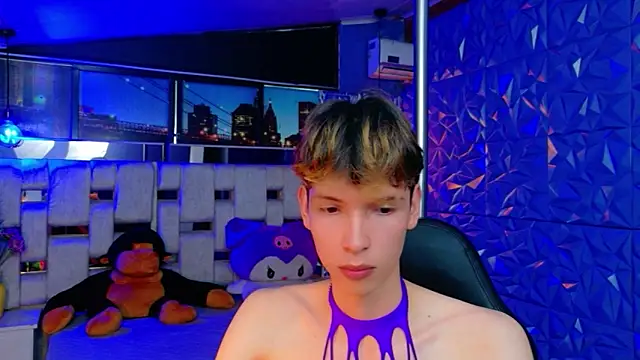 Stefany PiInk online show from April 7, 8:21 pm