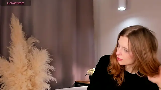 KristinDavis online show from April 4, 5:38 am