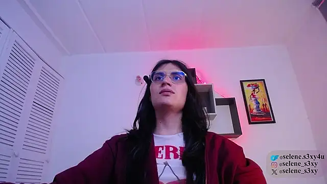 selene cutie online show from April 1, 12:01 am