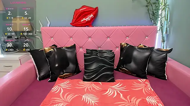 LovelyMell online show from April 17, 5:10 am