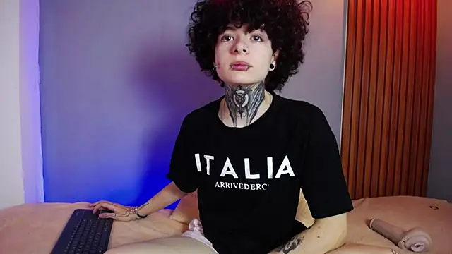 JuneBlake  online show from March 29, 2:39 pm